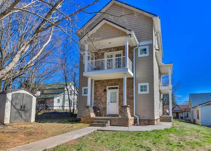 Skinny Big House In Jefferson City